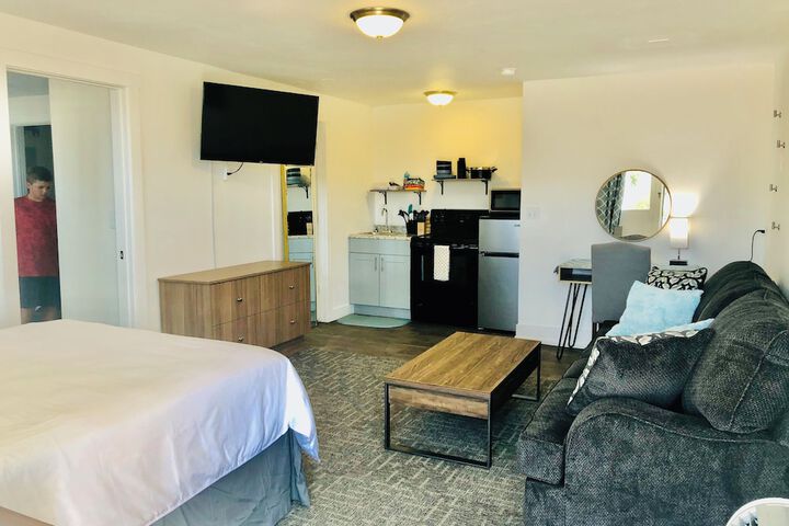 Blue Sage Inn & Suites