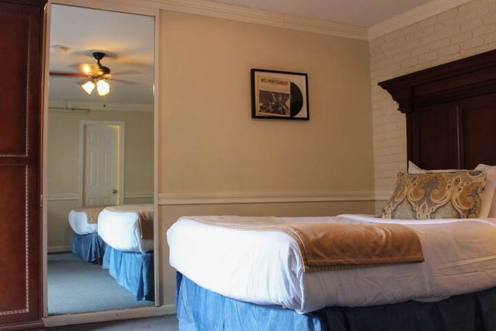 Room 83 of 106