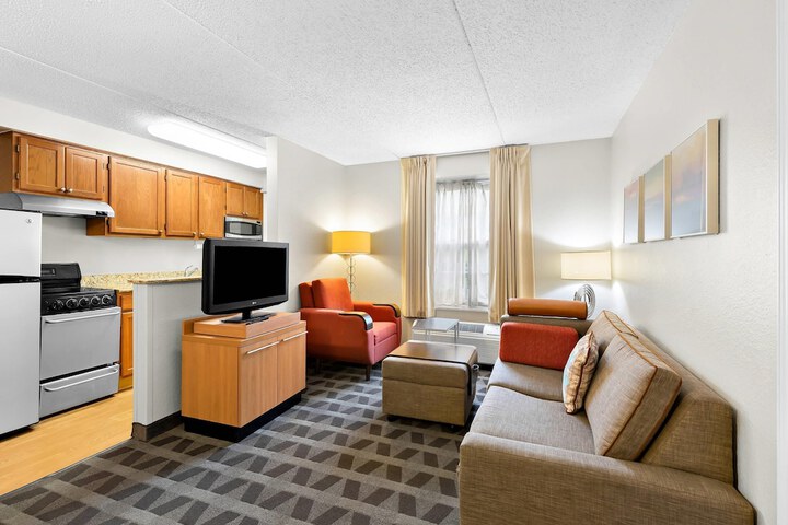 MainStay Suites Middleburg Heights Cleveland Airport