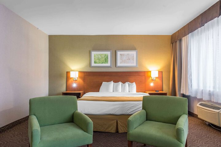 Room 32 of 46