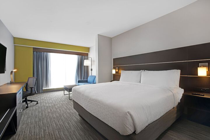 Holiday Inn Express & Suites Milwaukee - Brookfield by IHG