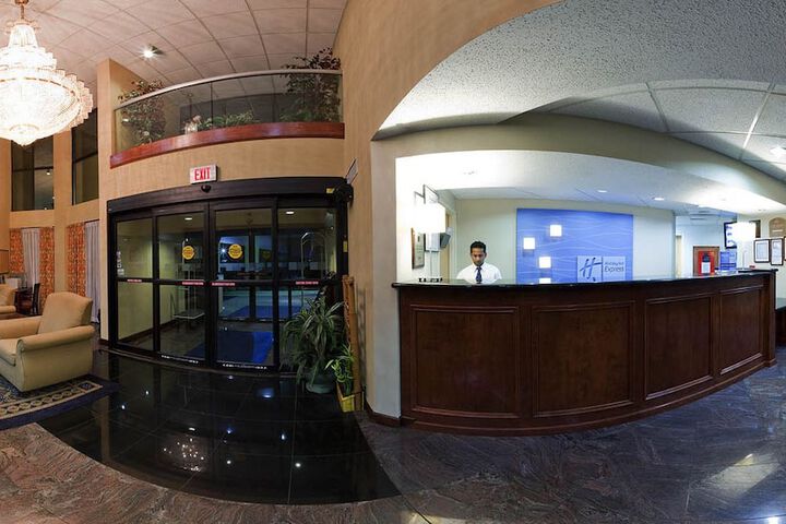 Holiday Inn Express Hotel & Suites by IHG