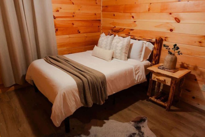 Sleeps 16! Luxury Cabin With Game Room & Hot Tub
