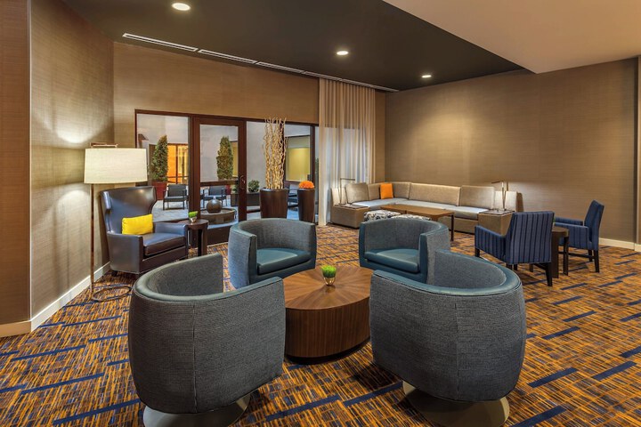 Courtyard Reno Downtown / Riverfront