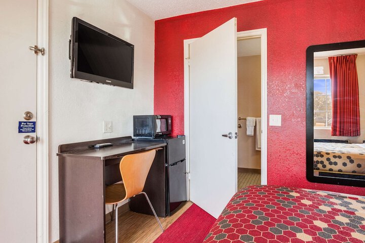 Room 37 of 39