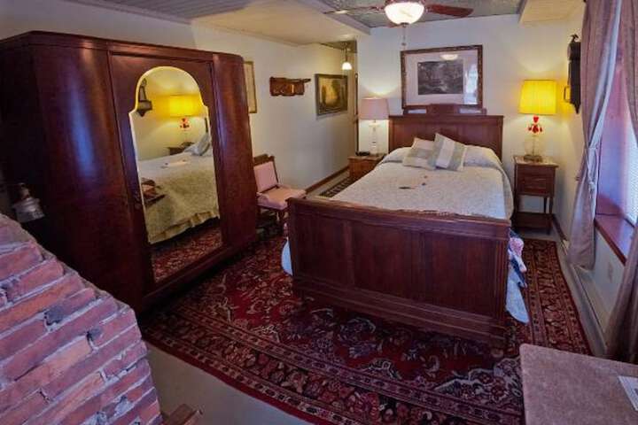 Room 13 of 27