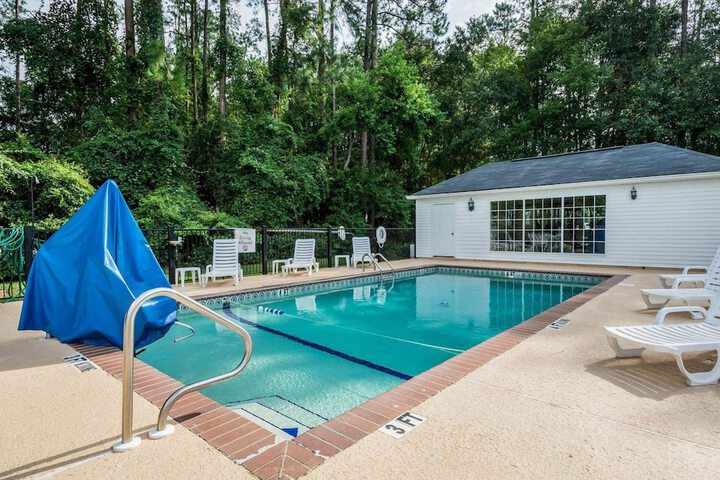 Pool 5 of 24