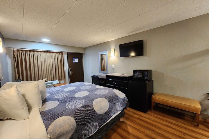 Room 28 of 67