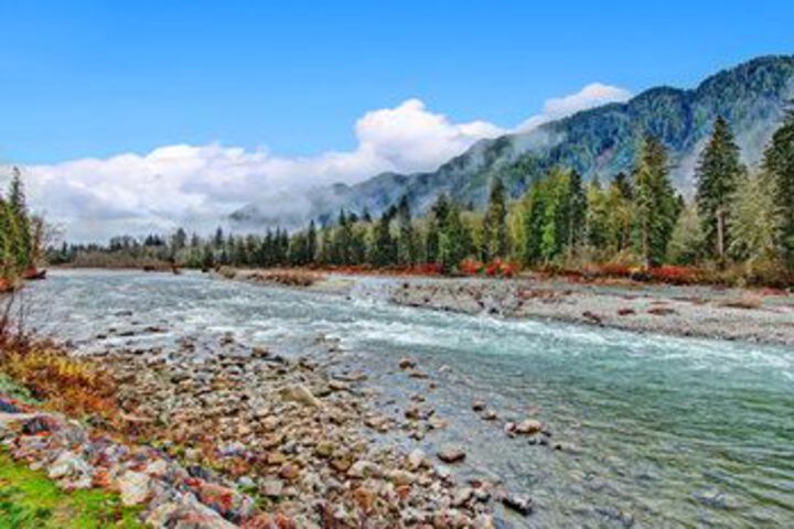 Sky Rivers Edge - Three Bedroom Cabin with Hot Tub