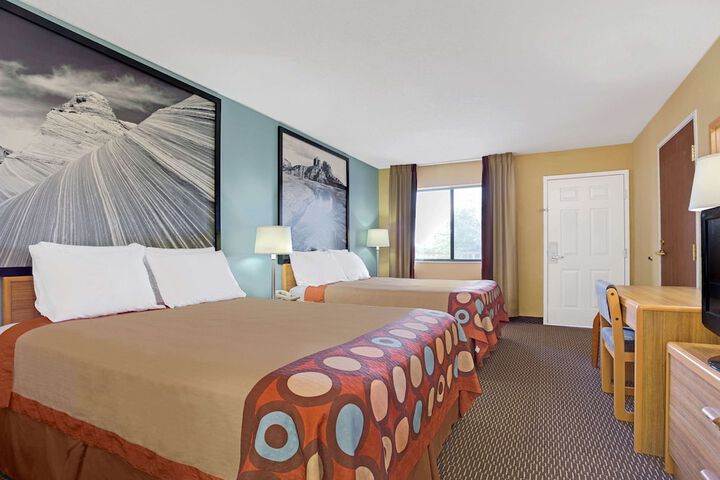Room 11 of 19