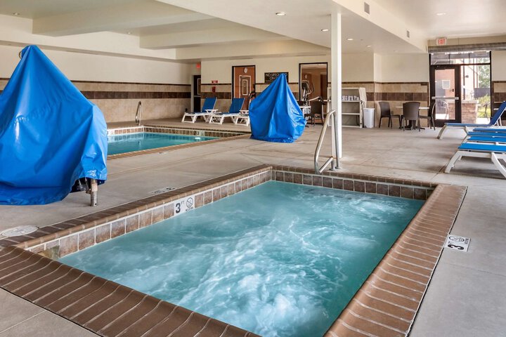 Comfort Suites Airport - University