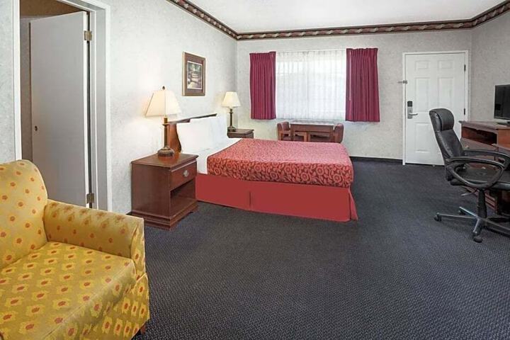 Room 5 of 7