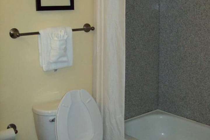 Magnolia Inn & Suites Savannah Airport