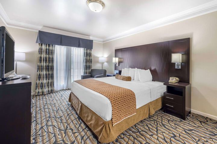 Room 8 of 30