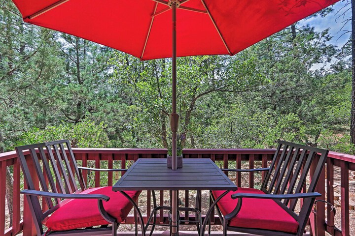 Furnished Deck: Romantic Strawberry / pine Studio!