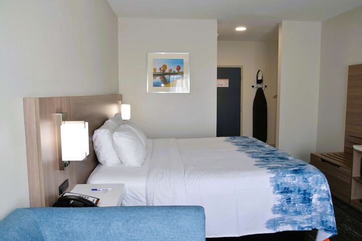 Room 34 of 48