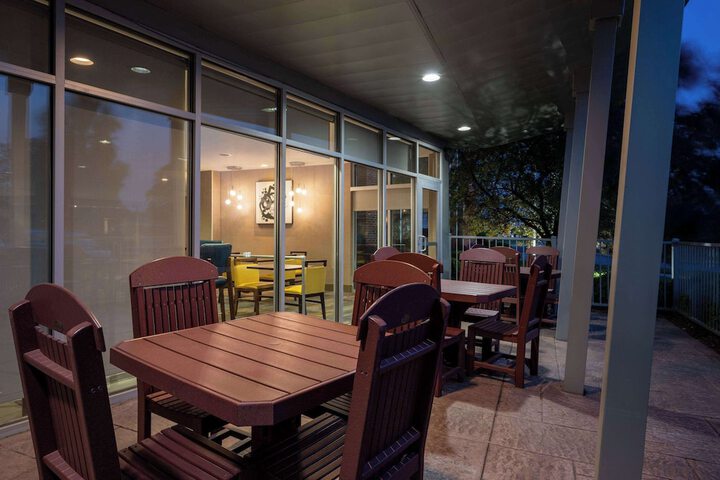 Terrace/Patio 38 of 47