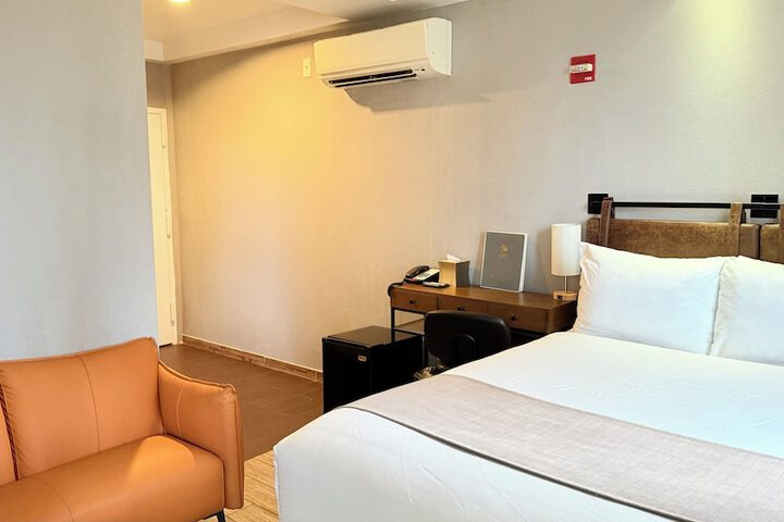 Room 28 of 48