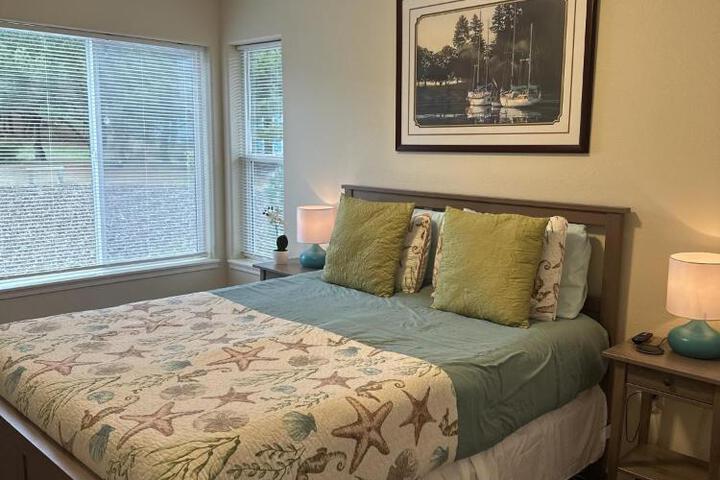 Gearhart Lakefront Vacation Rental