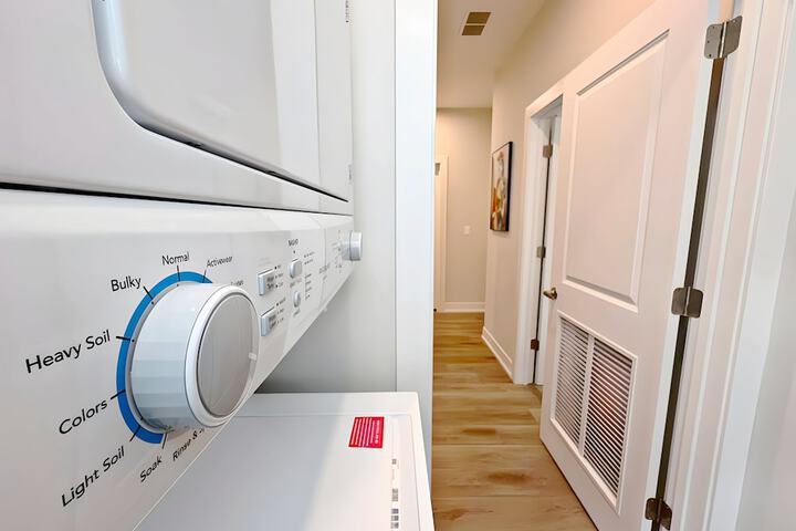 4BR Townhouse with Parking - WV rep 3