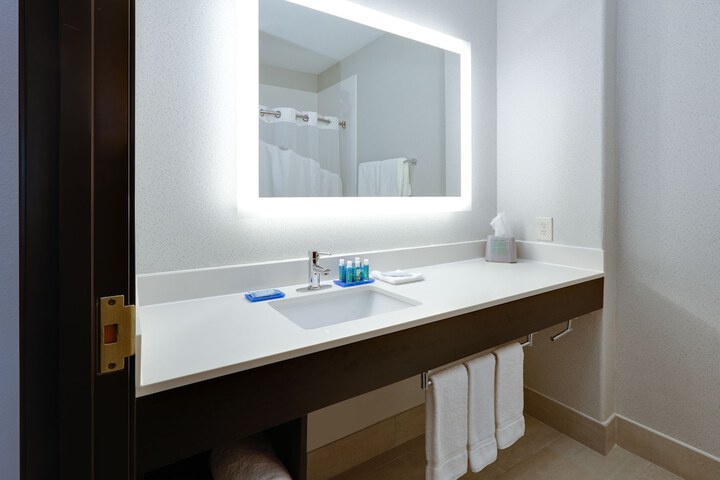Holiday Inn Express Hotel & Suites Dallas - Duncanville by IHG