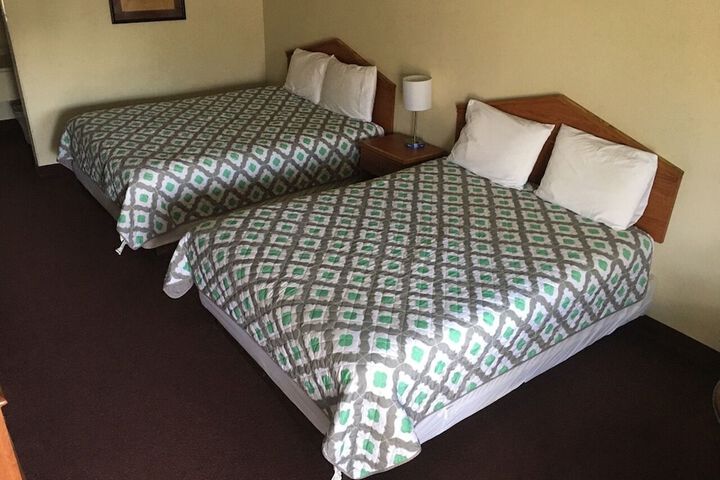Whispering Creek Lodging & RV Resort