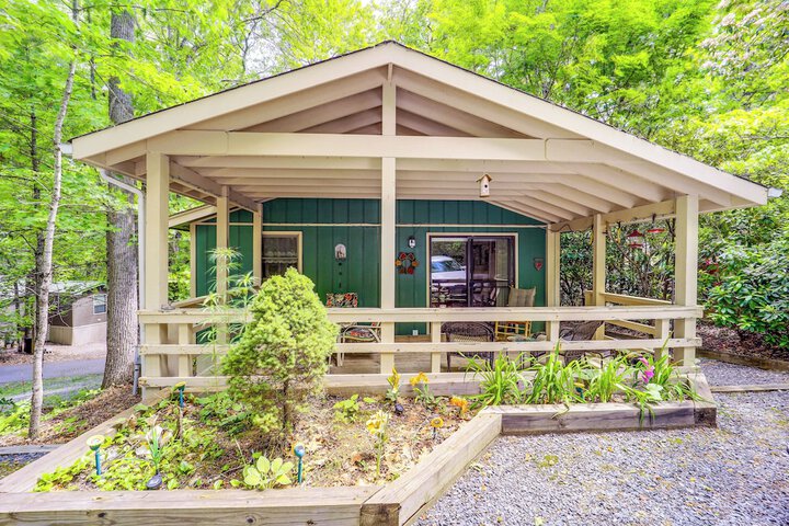 Lake & Pool Access! Outdoorsy Getaway in Newland