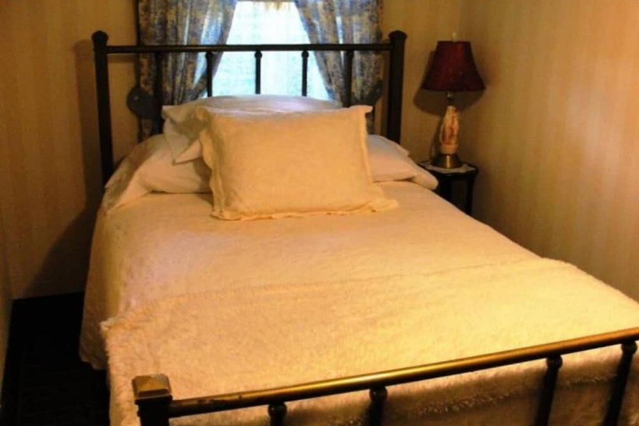 Room 55 of 76