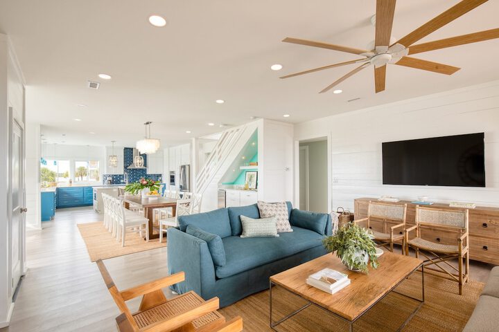 Oceans Eye by Avantstay Beach Front Home w / Roof Top Pool & Putting Green!