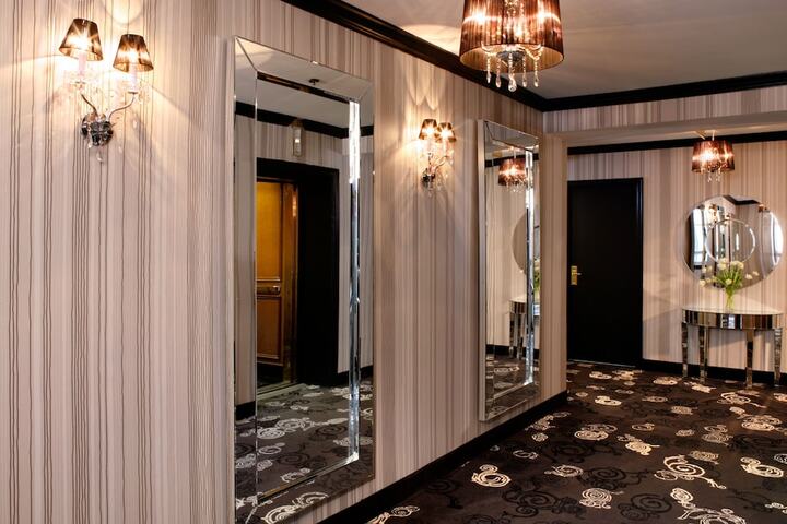 Ballroom/Hall 46 of 50