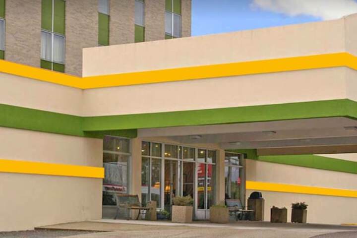 Elkins Inn & Suites