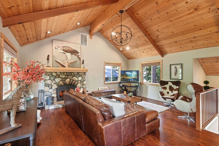 Luxury Tahoe Chalet Minutes to Dining