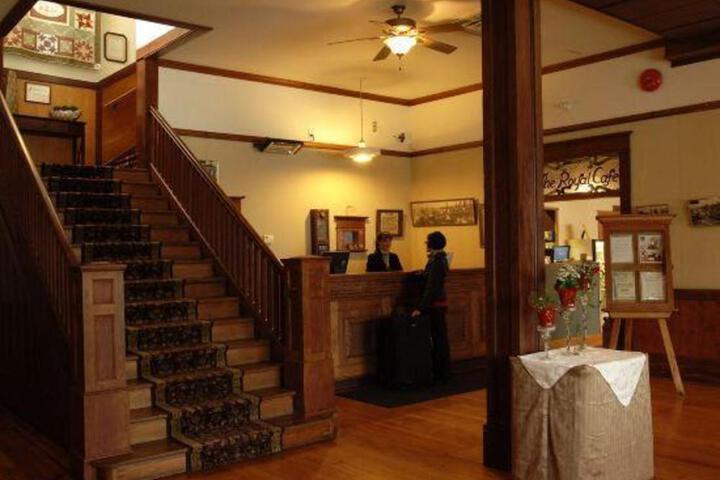 Royal Hotel Chilliwack
