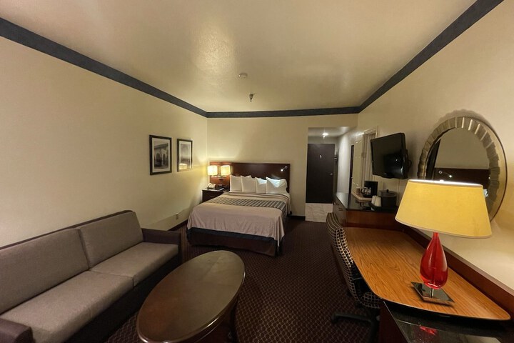 Room 18 of 34
