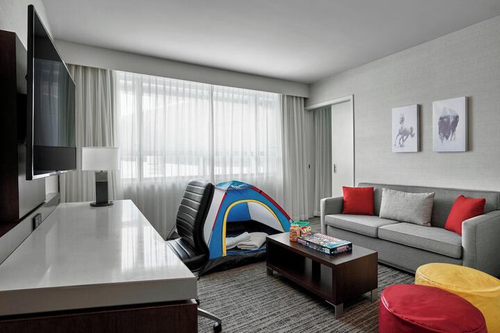 Calgary Airport Marriott In-Terminal Hotel