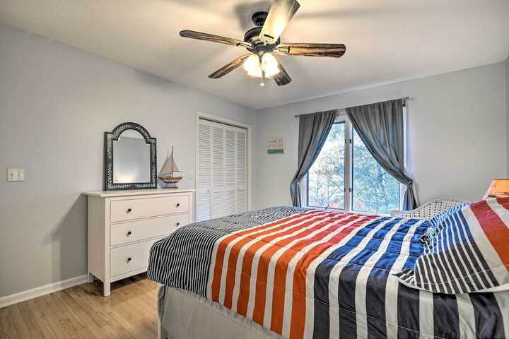 Lake Hartwell Home w / Private Dock & Hot Tub!