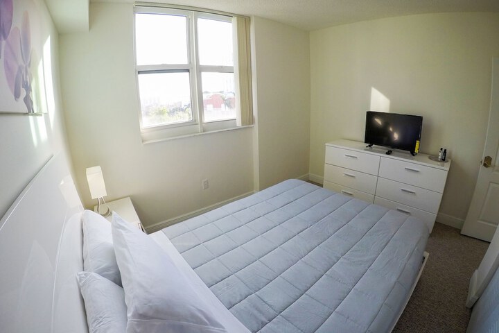 Room 13 of 30
