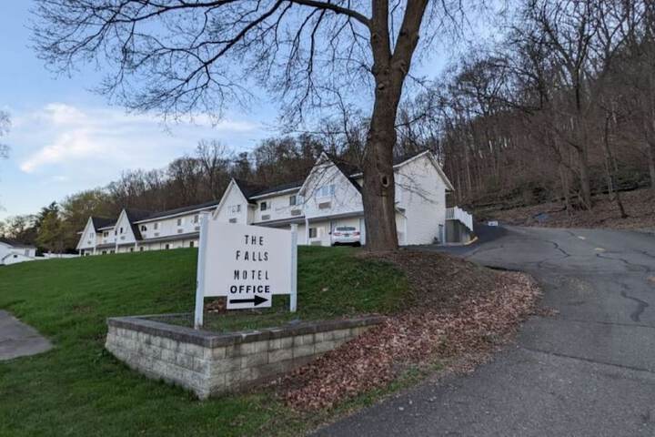 The Falls Motel - 2 Mi to Watkins Glen State Park Seneca Lake " AND 4 Mi to Watkins Glen International Track " The Glen "
