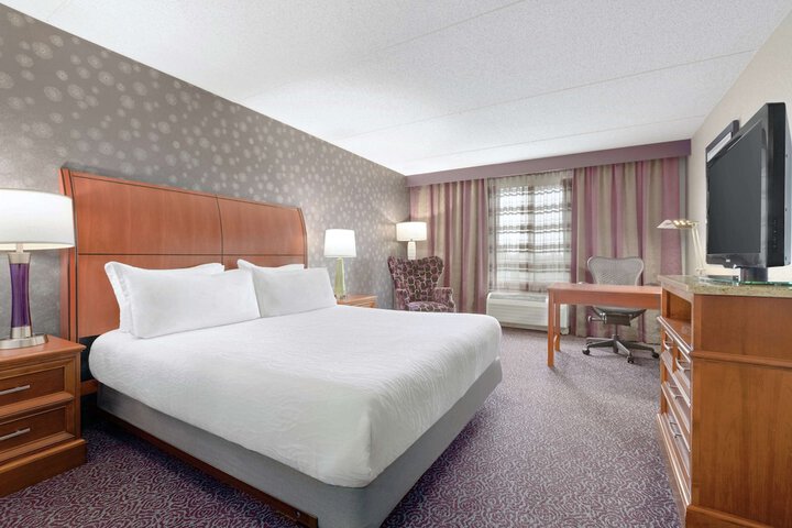 Room 9 of 18