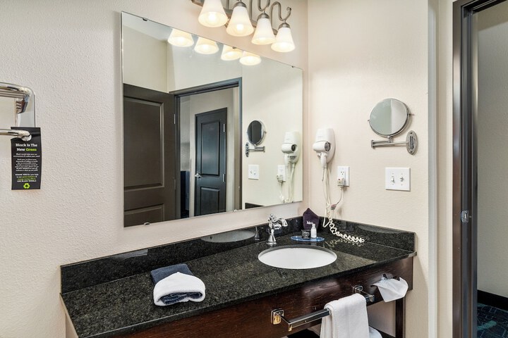 Park Point Marina Inn