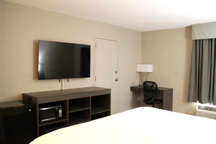Boarders Inn & Suites by Cobblestone Hotels - Lamar