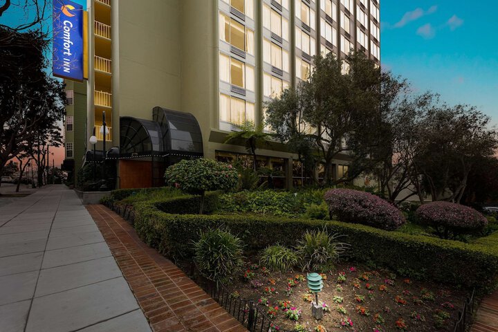 Hotel 6 of 77