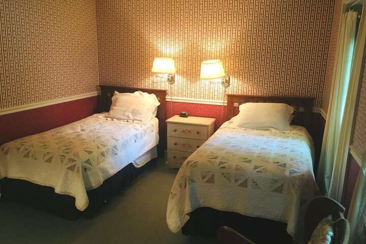 Room 11 of 25