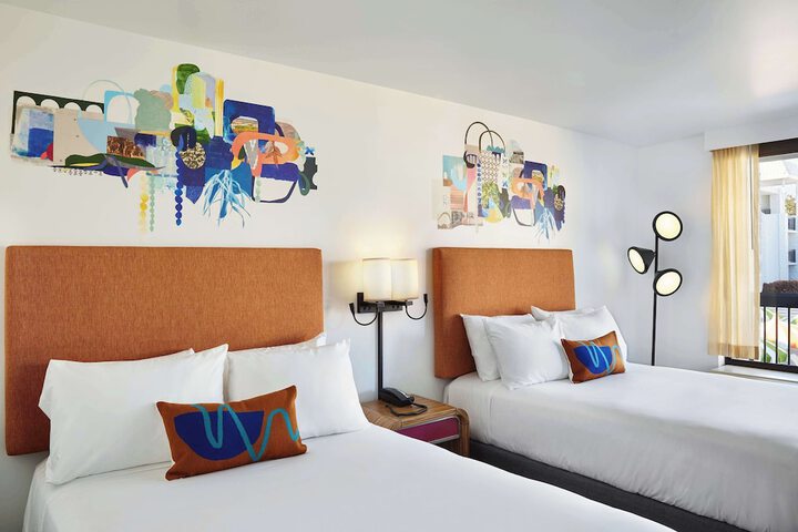 Room 8 of 12
