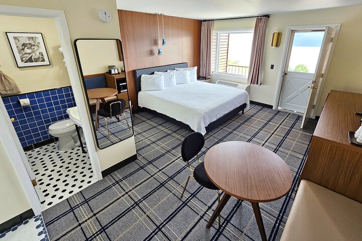 Room 21 of 35
