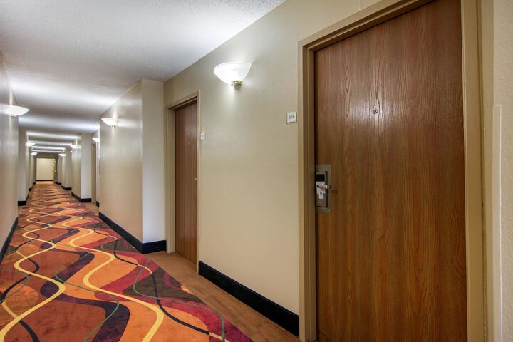 Ballroom/Hall 24 of 26