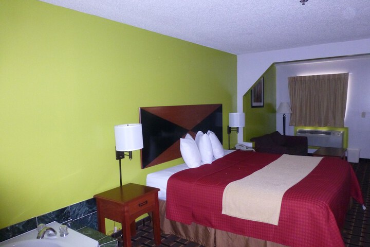 Room 12 of 35