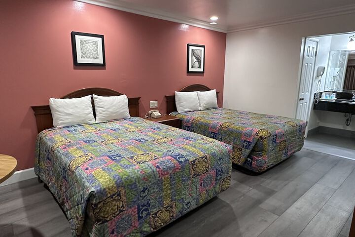 Room 10 of 26