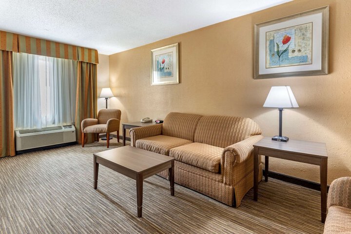 Room 46 of 68