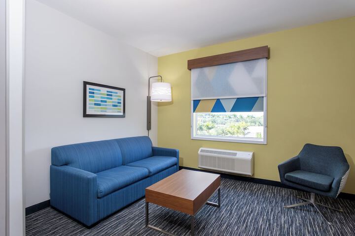Room 17 of 43